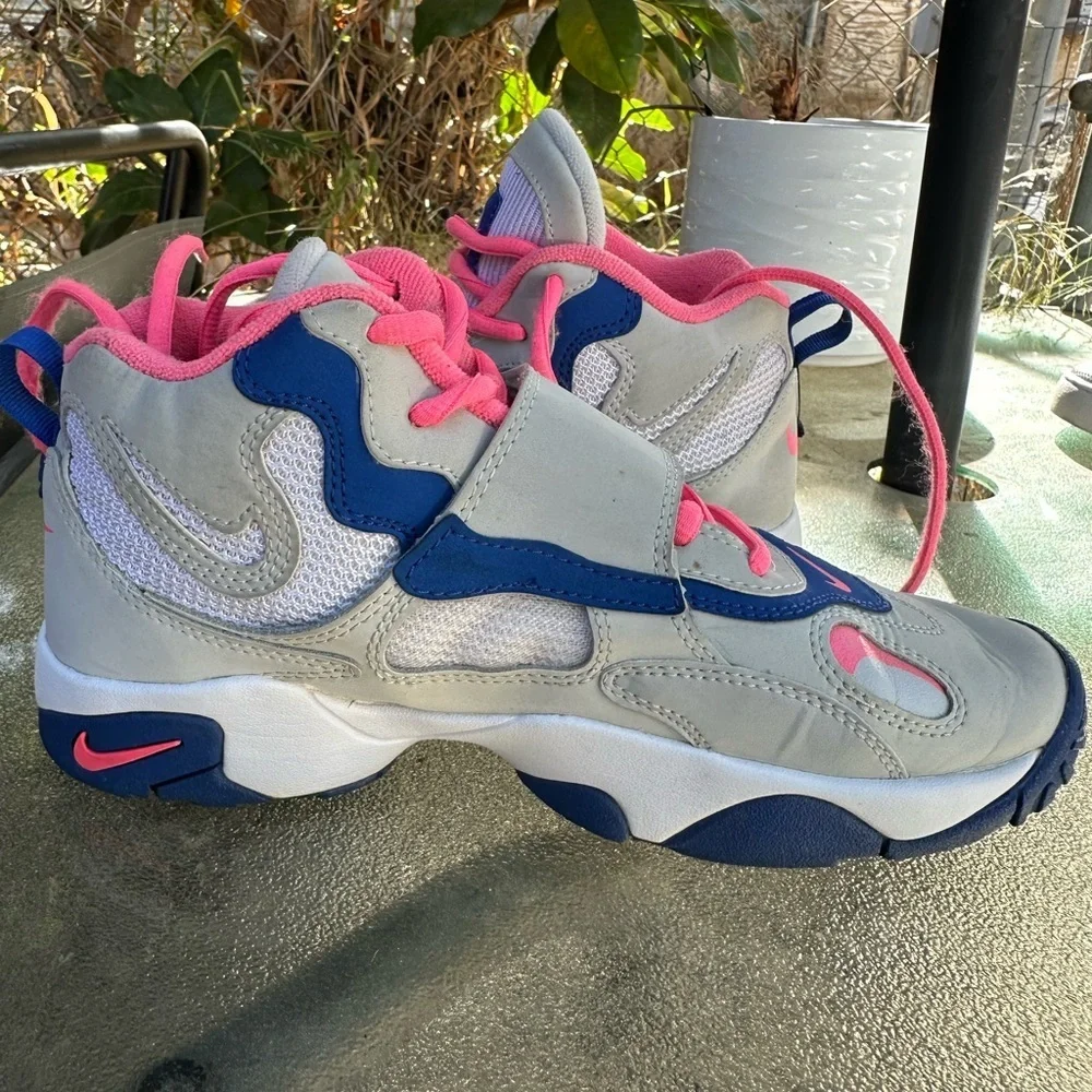 Nike Air‎ Speed Turf GS Kids Sneakers - Gray, Pink, and Blue Size 5.5